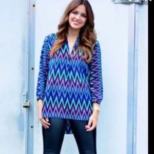 Amanda Uprichard Silk Chevron H0i-Low Tunic V Neck Top Size Medium